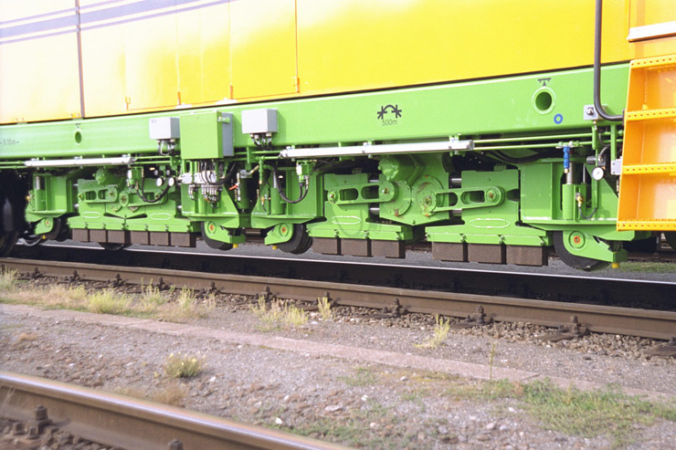 GWM550 - Oszillierende Schienenschleifmaschine mit 5 Schleifaggregaten pro Schiene